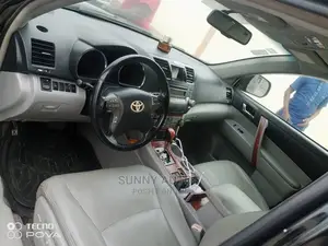 🚙 2010 Toyota Highlander Hybrid SUV | Available in Ikeja - Spacious & Eco-Friendly - Image 3