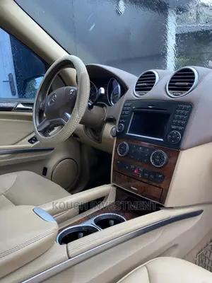 🚙 2012 Mercedes-Benz GL-Class GL 450 | Luxurious SUV in Lekki - Well-Maintained & Spacious - Image 5