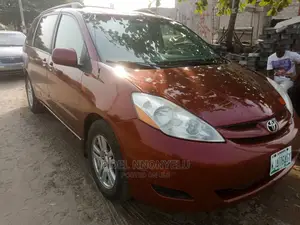 🚐 Toyota Sienna 2006 Red Minivan | Available in Lagos - Spacious & Reliable - Image 4