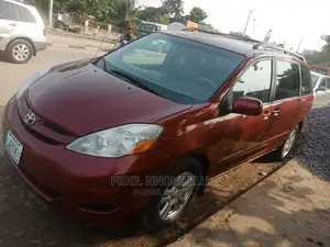 🚐 Toyota Sienna 2006 Red Minivan | Available in Lagos - Spacious & Reliable - Image 5