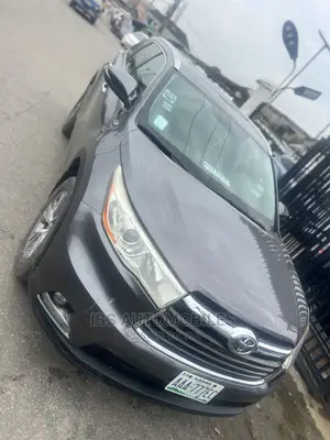 🚙 2015 Toyota Highlander Family SUV | Available in Lagos - Well-Maintained & Spacious - Image 3