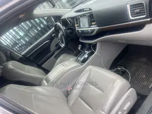 🚙 2015 Toyota Highlander Family SUV | Available in Lagos - Well-Maintained & Spacious - Image 5