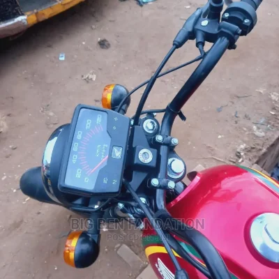 2023 Honda CB Motorcycle for Sale in Ogun - Low Mileage, Excellent Condition