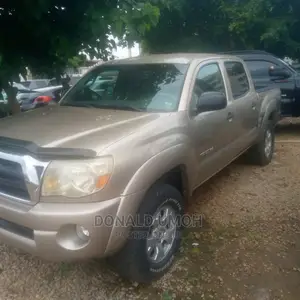 🚙 2005 Toyota Tacoma Reliable Truck | Available in Gwarinpa - Low Mileage & Upgraded Features - Image 4