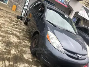 🚐 2007 Toyota Sienna Family Minivan | Available in Ilorin East - Spacious & Reliable - Image 4