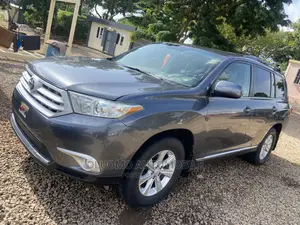🚙 2013 Toyota Highlander Spacious SUV | Available in Abuja - Low Mileage & Reliable - Image 3