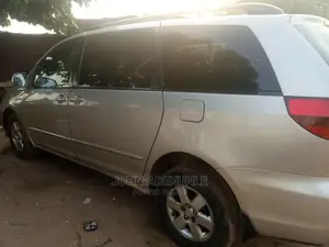 🚐 2007 Toyota Sienna CE | Family-Friendly Vehicle in Ilorin South - Low Mileage & Spacious - Image 4