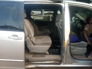 🚐 2007 Toyota Sienna CE | Family-Friendly Vehicle in Ilorin South - Low Mileage & Spacious - Image 5