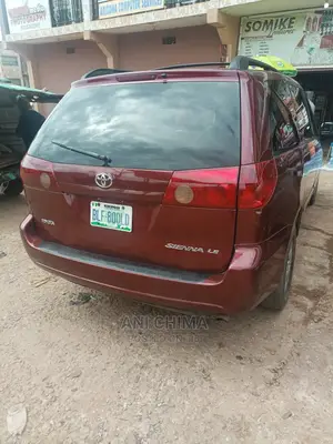 🚐 2006 Toyota Sienna Family Minivan | Available in Enugu - Low Mileage & Spacious - Image 5