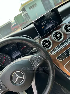 🚗 2016 Mercedes-Benz C300 Luxury Sedan | Available in Oshodi - Low Mileage & Full Options - Image 4