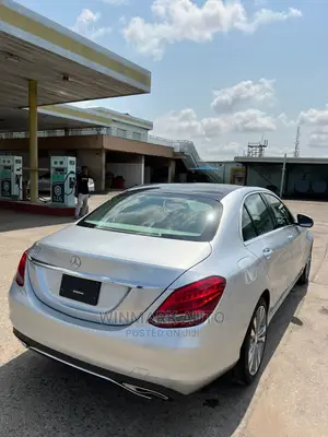 🚗 2016 Mercedes-Benz C300 Luxury Sedan | Available in Oshodi - Low Mileage & Full Options - Image 5