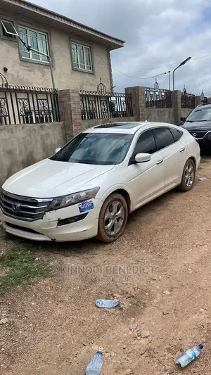 🚗 2010 Honda Accord Crosstour EX-L AWD | Spacious Family Vehicle in Osogbo - Low Mileage & Well-Maintained - Image 4