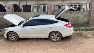 🚗 2010 Honda Accord Crosstour EX-L AWD | Spacious Family Vehicle in Osogbo - Low Mileage & Well-Maintained - Image 5