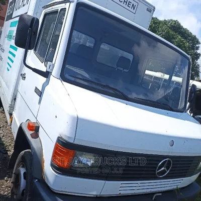 🚚 Mercedes-Benz Reliable Semi-Trailer | Available in Lagos - Low Mileage & Spacious