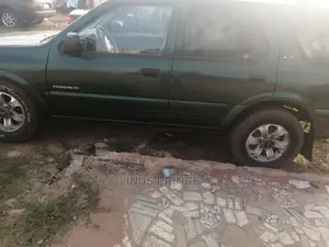 🚙 2000 Isuzu Rodeo Green SUV | Available in Benin City - Low Mileage & Reliable - Image 2