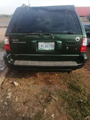 🚙 2000 Isuzu Rodeo Green SUV | Available in Benin City - Low Mileage & Reliable - Image 3