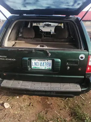 🚙 2000 Isuzu Rodeo Green SUV | Available in Benin City - Low Mileage & Reliable - Image 4