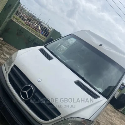 🚐 2006 Mercedes-Benz Sprinter Van for Sale in Lagos - Spacious & Reliable