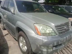 🚙 2004 Lexus GX 470 SUV | All-Terrain Performance in Surulere - Well-Maintained & Ready - Image 5