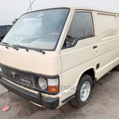 🚐 Toyota Grand HiAce Reliable Van | Available in Lagos - Low Mileage, Spacious Cargo