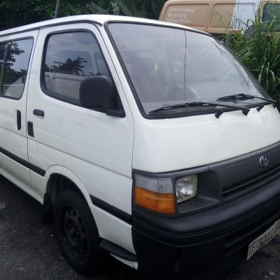 🚐 2000 Toyota Grand HiAce Minivan | Spacious Family Vehicle in Apapa - Low Mileage