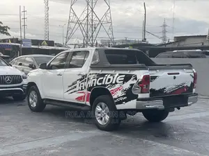 🚙 2018 Toyota Hilux SR5+ 4x4 | Available in Lekki - Low Mileage & Spacious - Image 4
