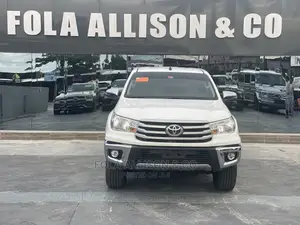 🚙 2018 Toyota Hilux SR5+ 4x4 | Available in Lekki - Low Mileage & Spacious - Image 5