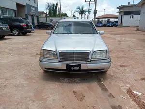 🚗 2001 Mercedes-Benz C180 Sedan | Well-Maintained in Lagos - Smooth Ride & Spacious Interior - Image 3