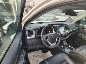 🚙 2019 Toyota Highlander Limited Platinum | Available in Lagos Ikeja - Low Mileage & Well-Maintained - Image 4