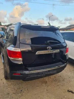 🚙 Toyota Highlander Family SUV | Available in Lagos Isolo - Spacious & Reliable - Image 4