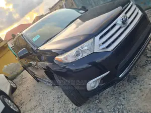 🚙 Toyota Highlander Family SUV | Available in Lagos Isolo - Spacious & Reliable - Image 5