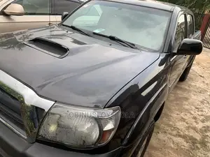 🚙 2010 Toyota Tacoma Double Cab | Available in Lagos - Reliable & Spacious - Image 3