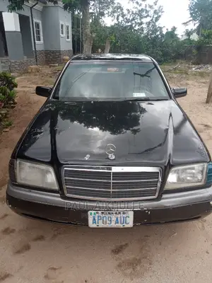 🚗 2002 Mercedes-Benz C280 Luxury Sedan | Available in Lagos - Well-Maintained & Spacious - Image 5