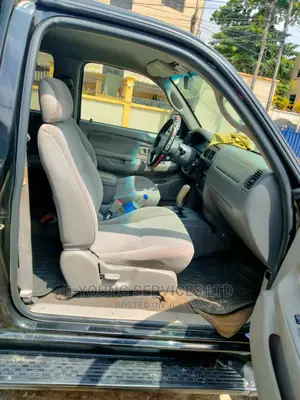 🚙 2005 Toyota Tacoma Reliable Truck | Available in Victoria Island - Well-Maintained & Efficient - Image 5