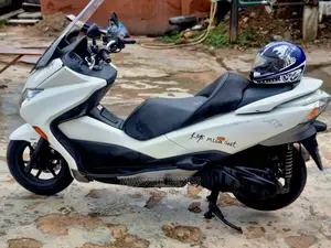 2011 Honda Forza Scooter | Low Mileage in Lagos - Economical & Reliable - Image 6