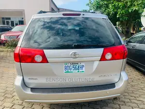 🚐 2005 Toyota Sienna CE | Family-Friendly Minivan in Ondo - Well-Maintained & Spacious - Image 3