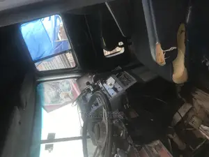 🚚 Mack Trailer Head for Sale | Excellent Condition in Alimosho - Powerful Diesel Engine - Image 5