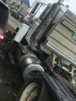🚚 Mack Trailer Head for Sale | Excellent Condition in Alimosho - Powerful Diesel Engine - Image 3