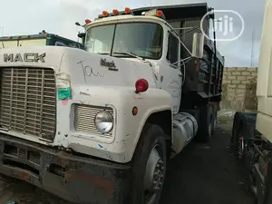 🚛 Mack Heavy-Duty Tipper Truck | Available in Lagos - Excellent Condition & Fast Unloading - Image 3