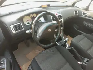 🚗 2007 Peugeot 307 Break Oxygo | Spacious Automatic in Lagos - Low Mileage & Well-Maintained - Image 4