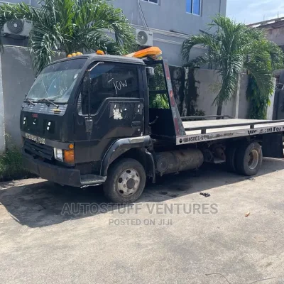 🚚 Mitsubishi Fuso Heavy-Duty Tow Truck | Available in Lagos - Well-Maintained & Ready