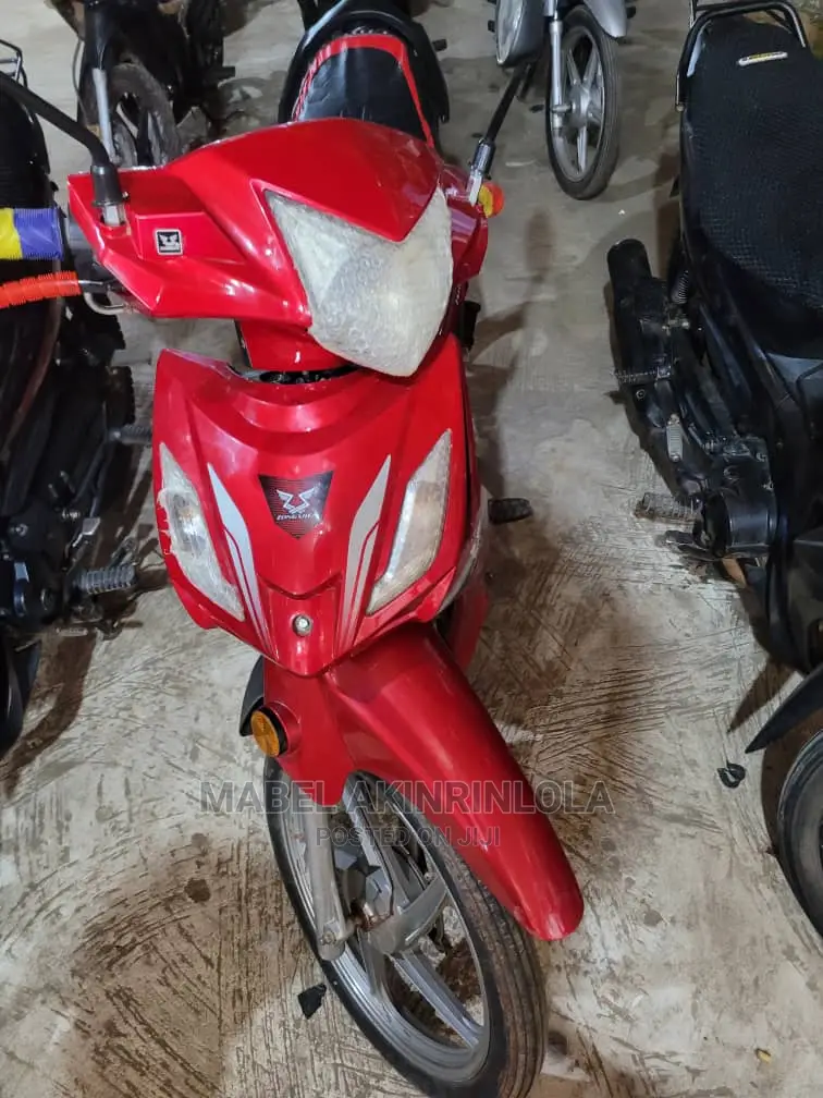 🚴♂️ 2022 Red Motorcycle for Sale | Excellent Condition in Lagos - Low Mileage & Accessories Included