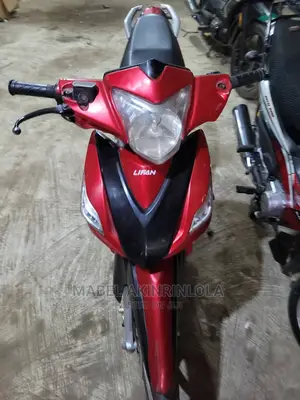 🚴♂️ 2022 Red Motorcycle for Sale | Excellent Condition in Lagos - Low Mileage & Accessories Included - Image 4