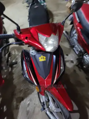 🚴♂️ 2022 Red Motorcycle for Sale | Excellent Condition in Lagos - Low Mileage & Accessories Included - Image 5