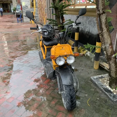 🚲 2017 Honda Scooter for Sale | Bright Yellow in Lagos - Economical & Fun