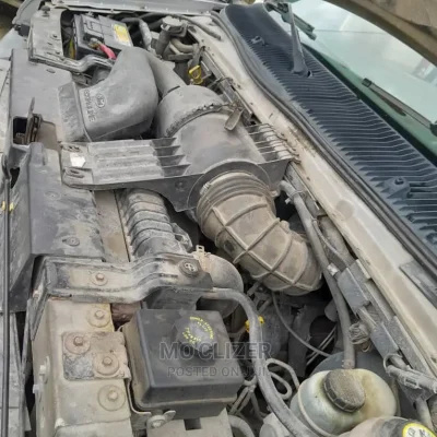 🚐 Ford E250 Versatile Van for Sale in Lagos - Low Mileage & Spacious