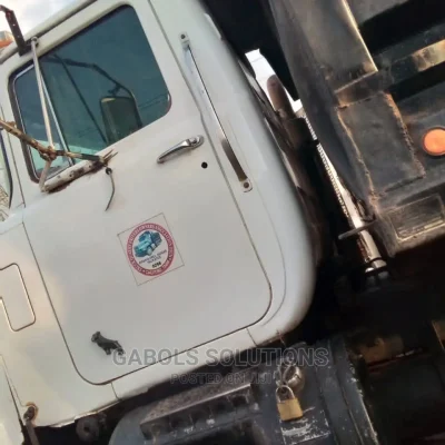 🚚 2015 Mark Truck for Sale | Located in Lagos - Low Mileage & Reliable