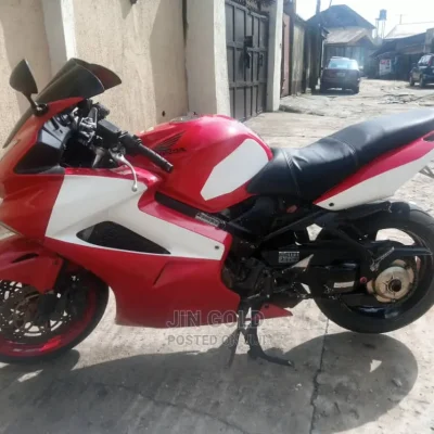 🏍️ 2005 Honda VF Sport Bike | Available in Delta - Low Mileage, Great Condition
