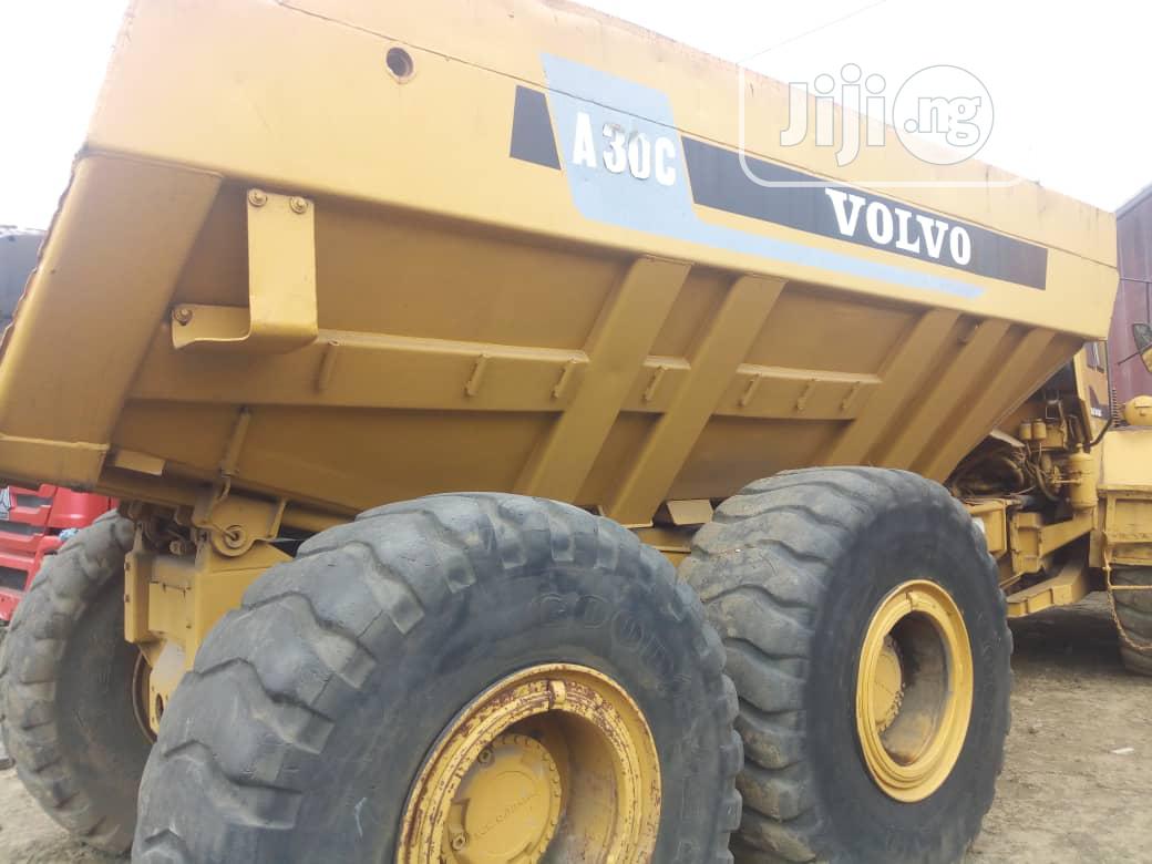๐ 2009 Volvo Heavy-Duty Truck | Available in California - Low Mileage & Reliable