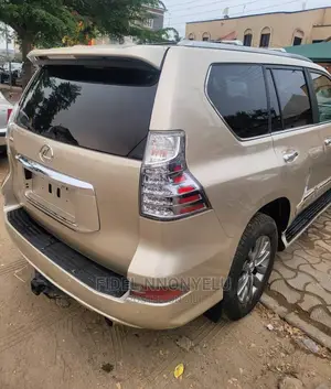 ๐ 2011 Lexus GX Gold SUV | Low Mileage in Lagos - Family-Friendly & Well-Maintained - Image 4